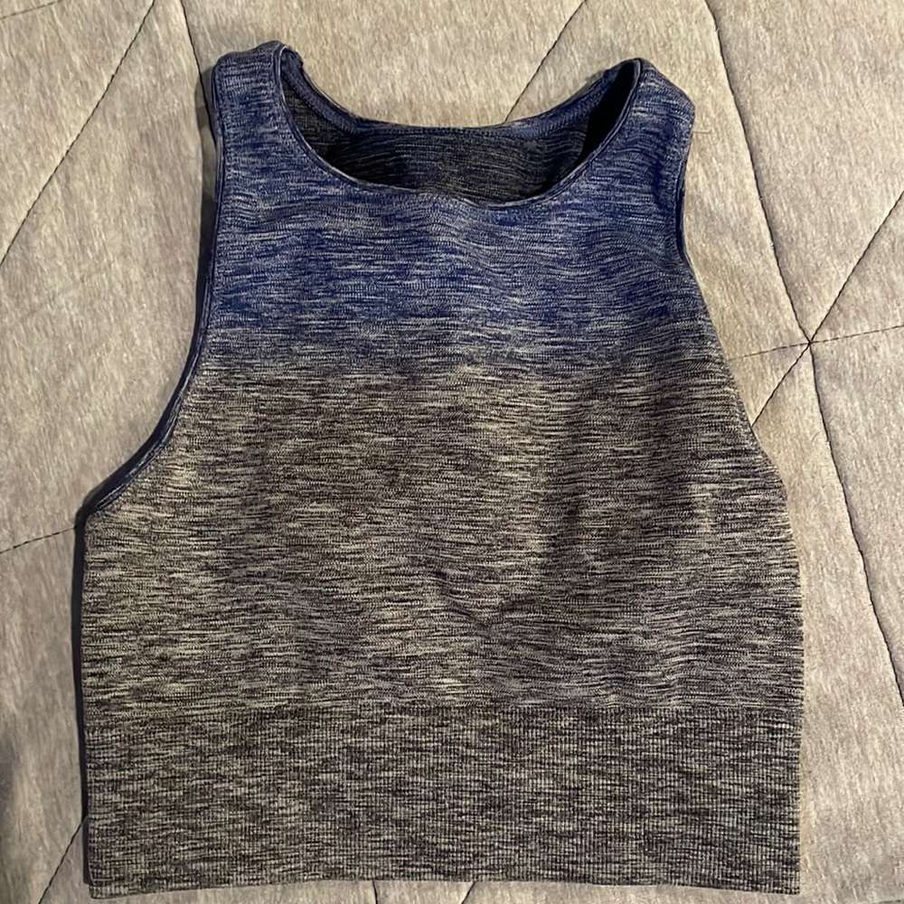 Lululemon sports bra/ crop top